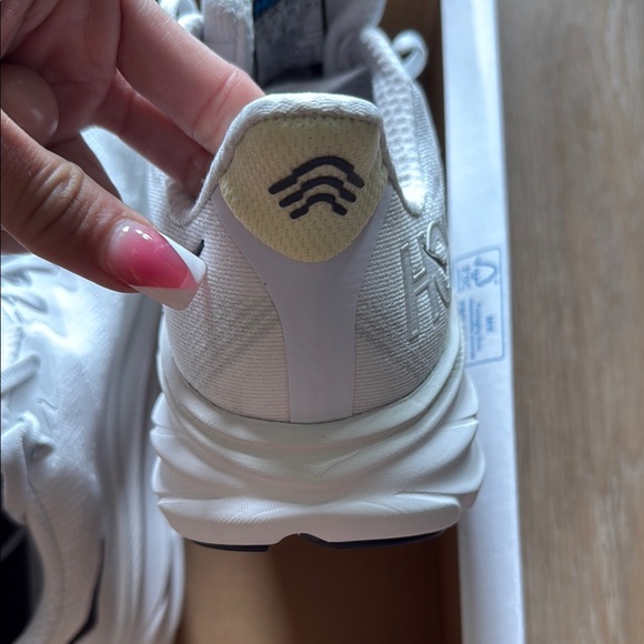 Hoka Women's Clifton 9 - Cosmic Grey/White SZ 9.5 Viral Hot! Brand new in box!! - Picture 16 of 17